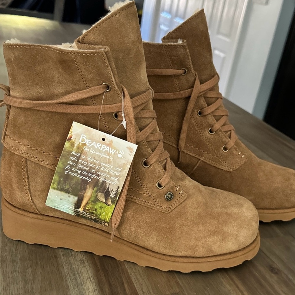 Women's sz 10 Bearpaw shoes/boots  NWT tie up wedge heel Krista